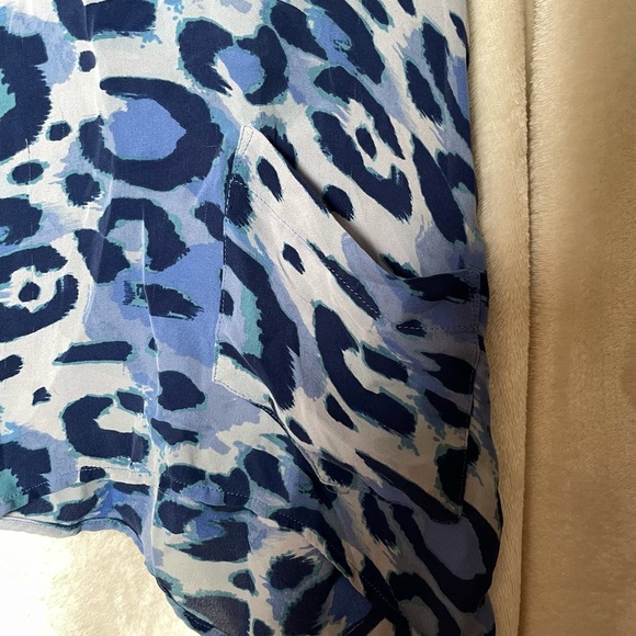 Gemma Blue Leopard Print Silk Blouse - Picture 4 of 11